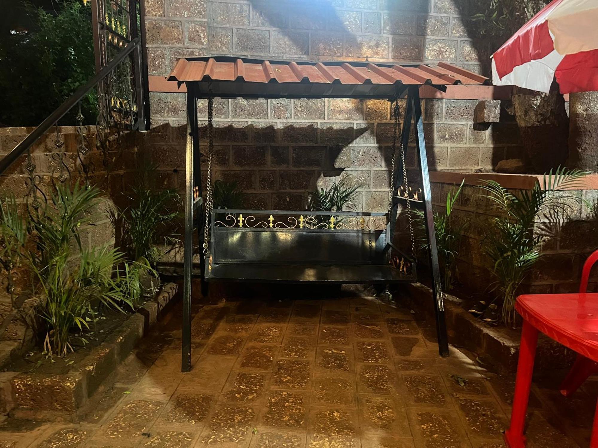 C P Cottage Mahabaleshwar Bagian luar foto