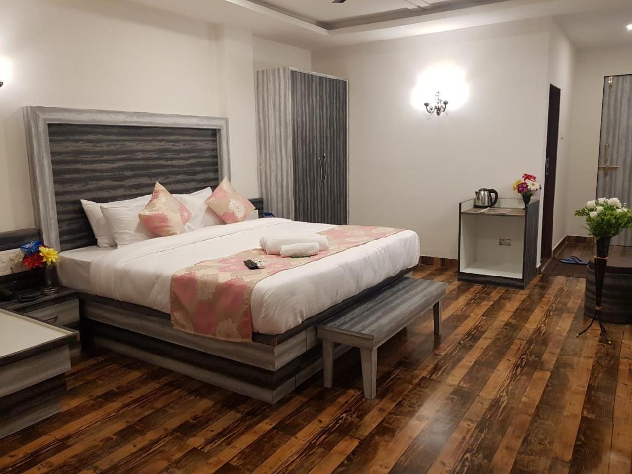 C P Cottage Mahabaleshwar Bagian luar foto